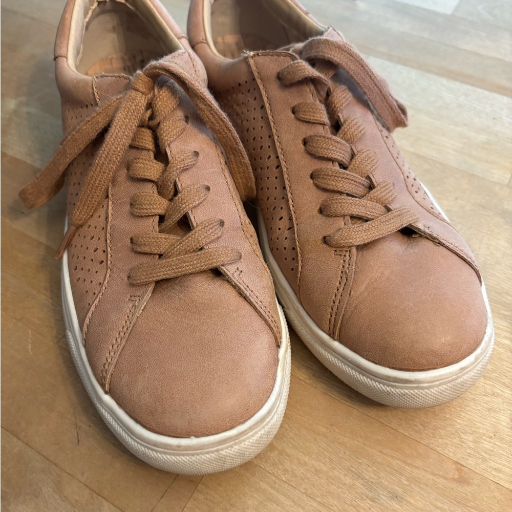 Lucky Tan Leather Casual Sneakers